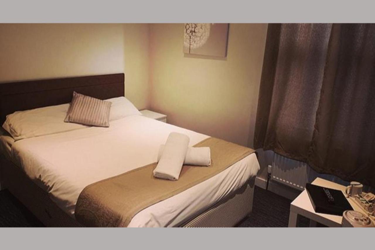 The R Inn Hotel Desborough Buitenkant foto