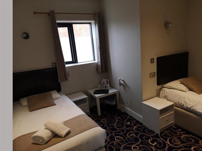 The R Inn Hotel Desborough Buitenkant foto