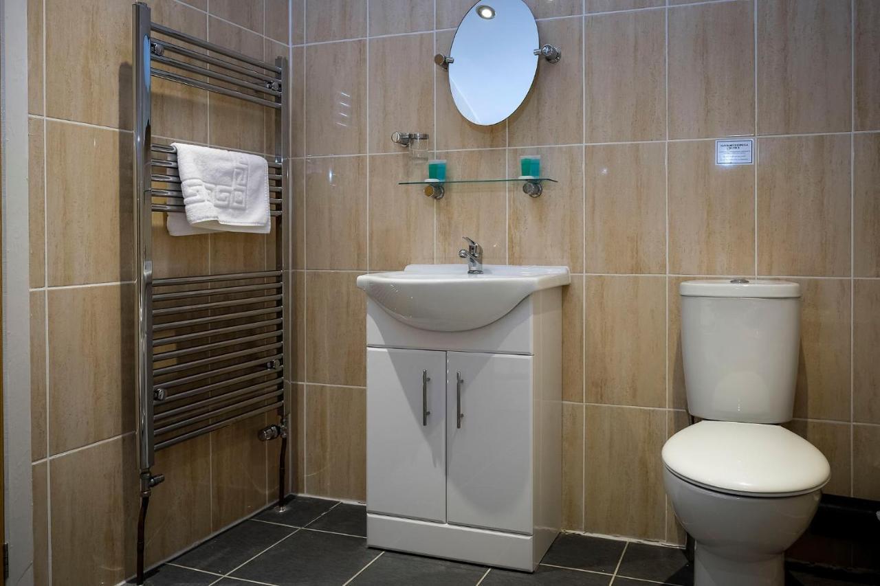 The R Inn Hotel Desborough Buitenkant foto