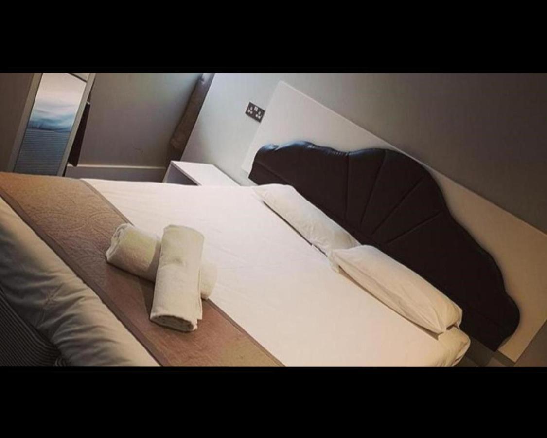 The R Inn Hotel Desborough Buitenkant foto