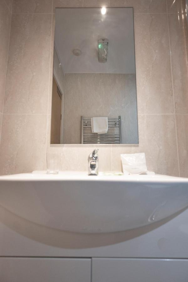 The R Inn Hotel Desborough Buitenkant foto