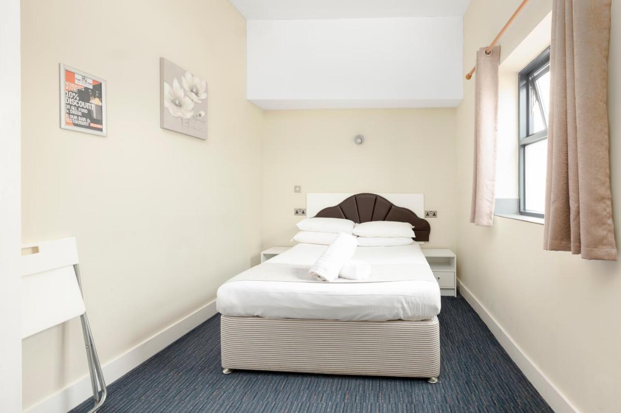 The R Inn Hotel Desborough Buitenkant foto
