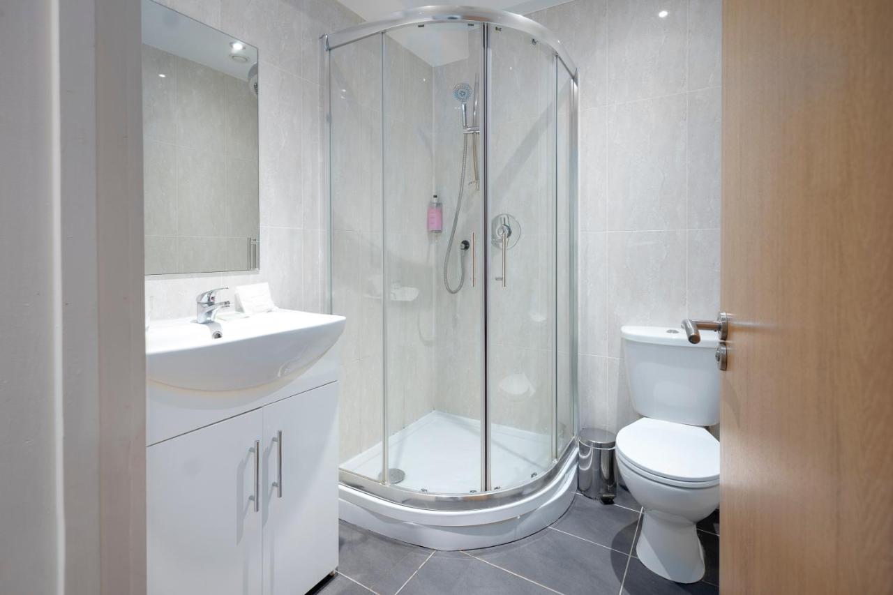 The R Inn Hotel Desborough Buitenkant foto