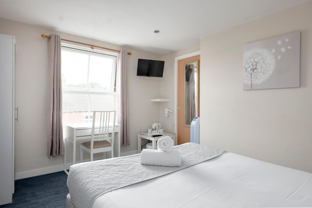 The R Inn Hotel Desborough Buitenkant foto